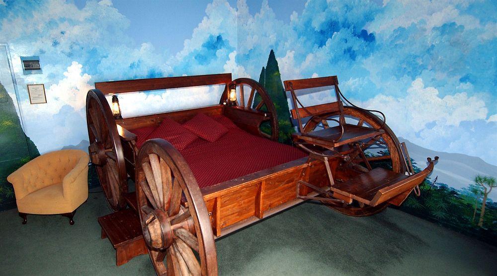 Lodge Larnach & Stable *