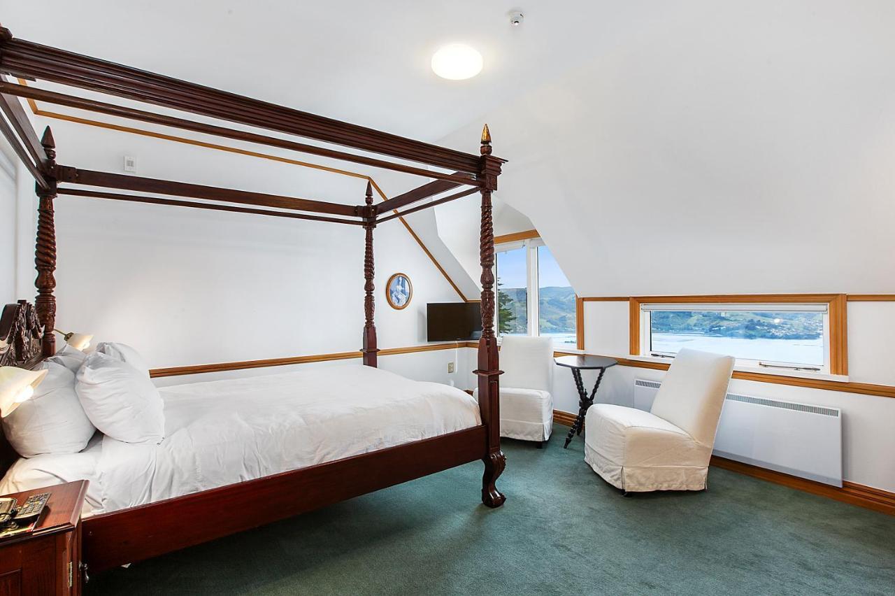 Larnach & Stable Lodge