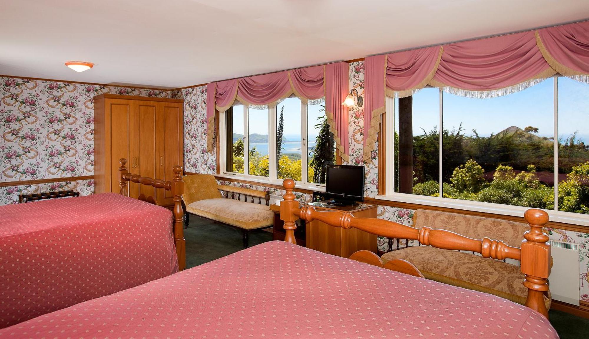 Larnach & Stable *