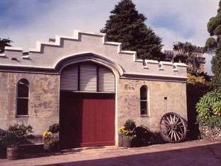 Larnach & Stable Lodge