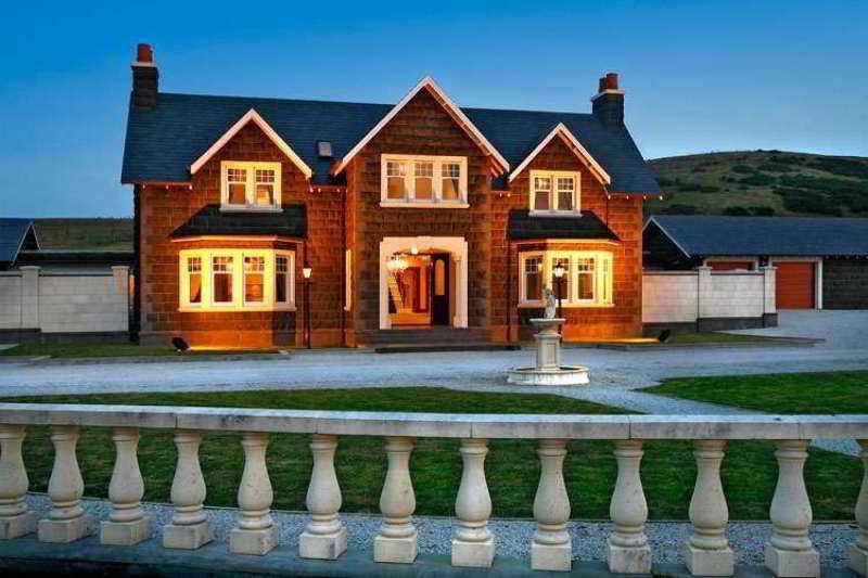 Larnach & Stable *